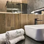 Hotel Twins &