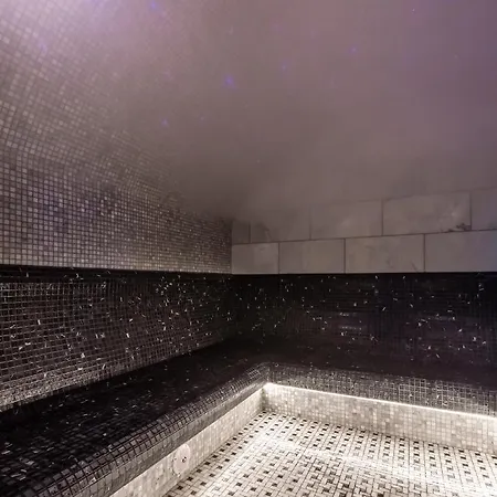 Twins & Ξενοδοχείο Μπούκοβελ