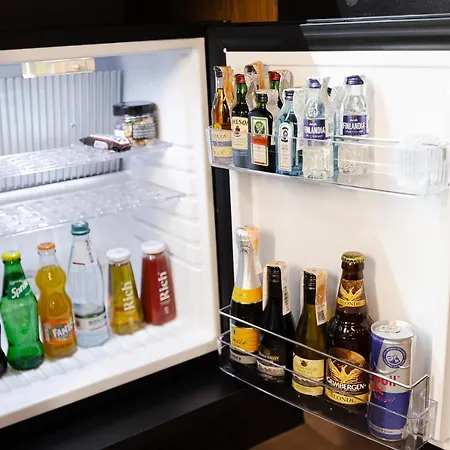 Twins & Ξενοδοχείο *