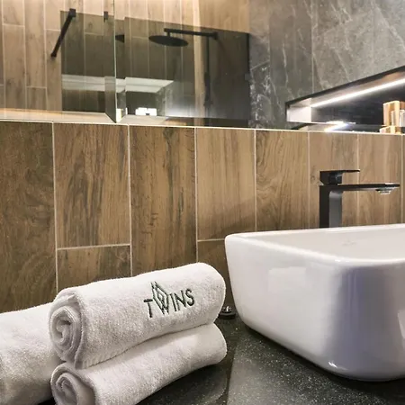 Hotel Twins &