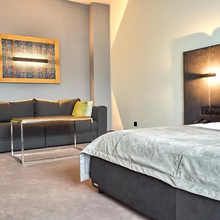 Twins & Ξενοδοχείο *