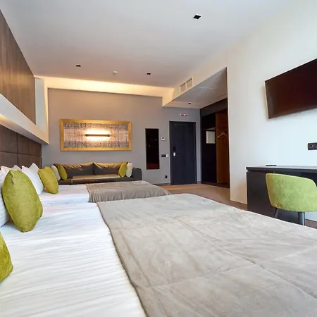 Twins & Hotel