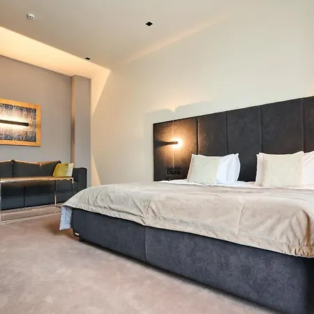 Ξενοδοχείο Twins & Μπούκοβελ