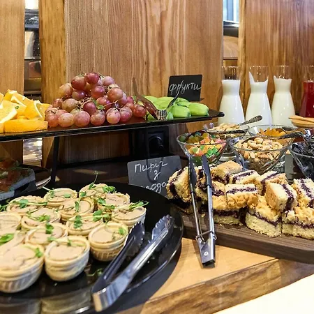 Twins & Ξενοδοχείο Μπούκοβελ