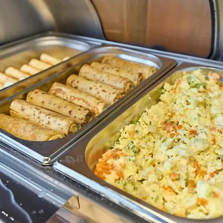 Twins & Ξενοδοχείο