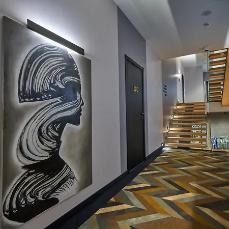 Twins & Ξενοδοχείο