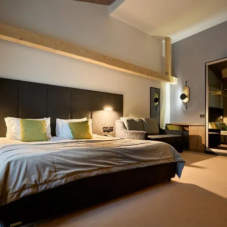 Twins & Otel *