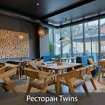 Twins & Otel *